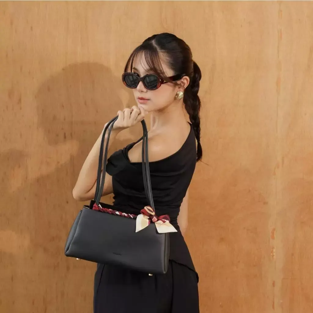 Liora Shoulder Bag – Black thumbnail 2